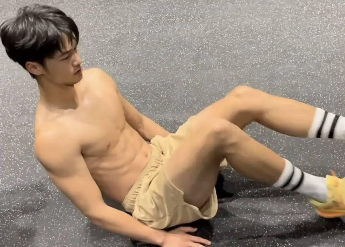 如何在篮球冬令营中加强体能训练?_0